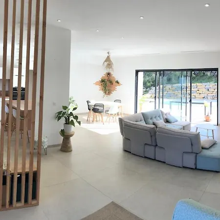 With Pool For 8 People Boissieres (Gard)