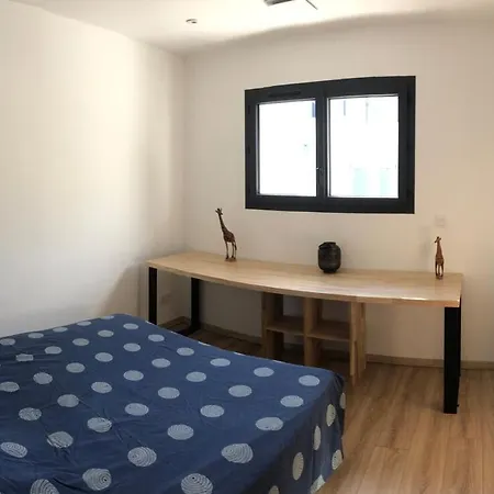 With Pool For 8 People Prázdninový dům