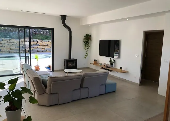Ferienhaus With Pool For 8 People